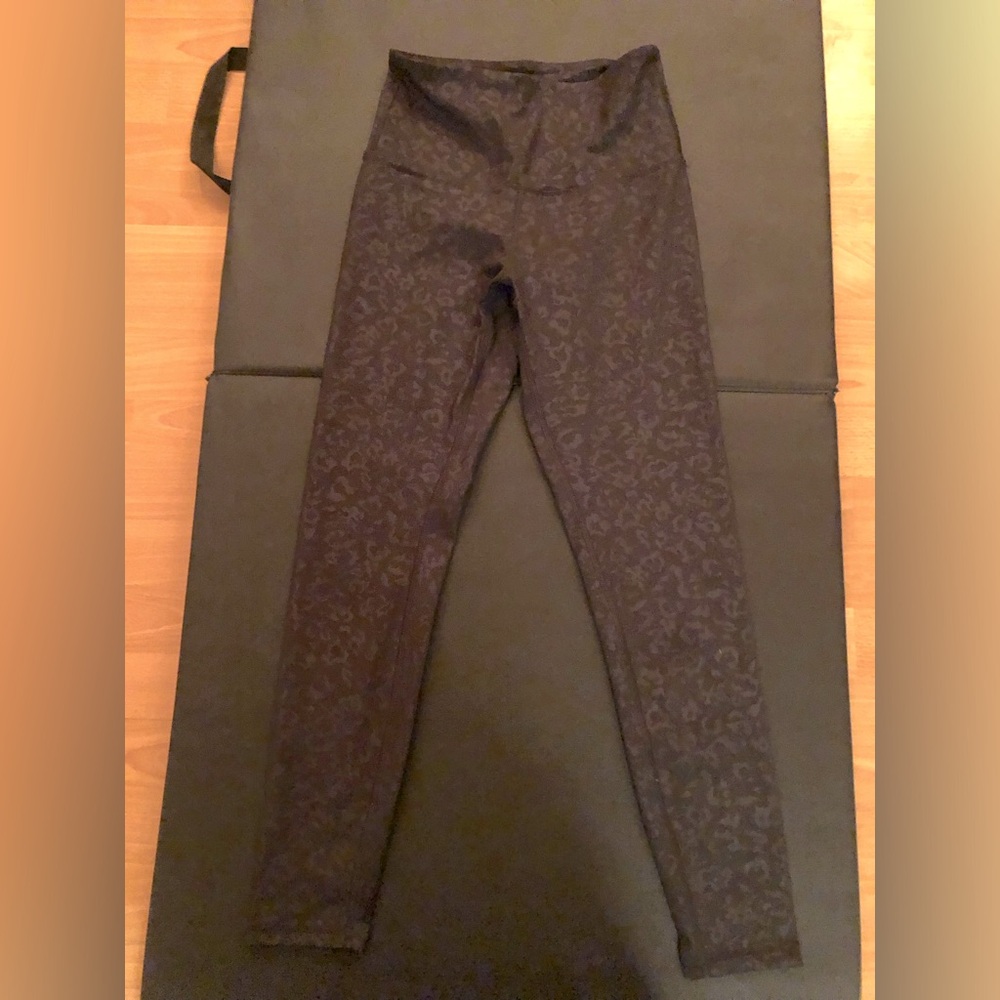 2 for 25$ Black/ grey high waisted cheetah print leggings xs NWOT